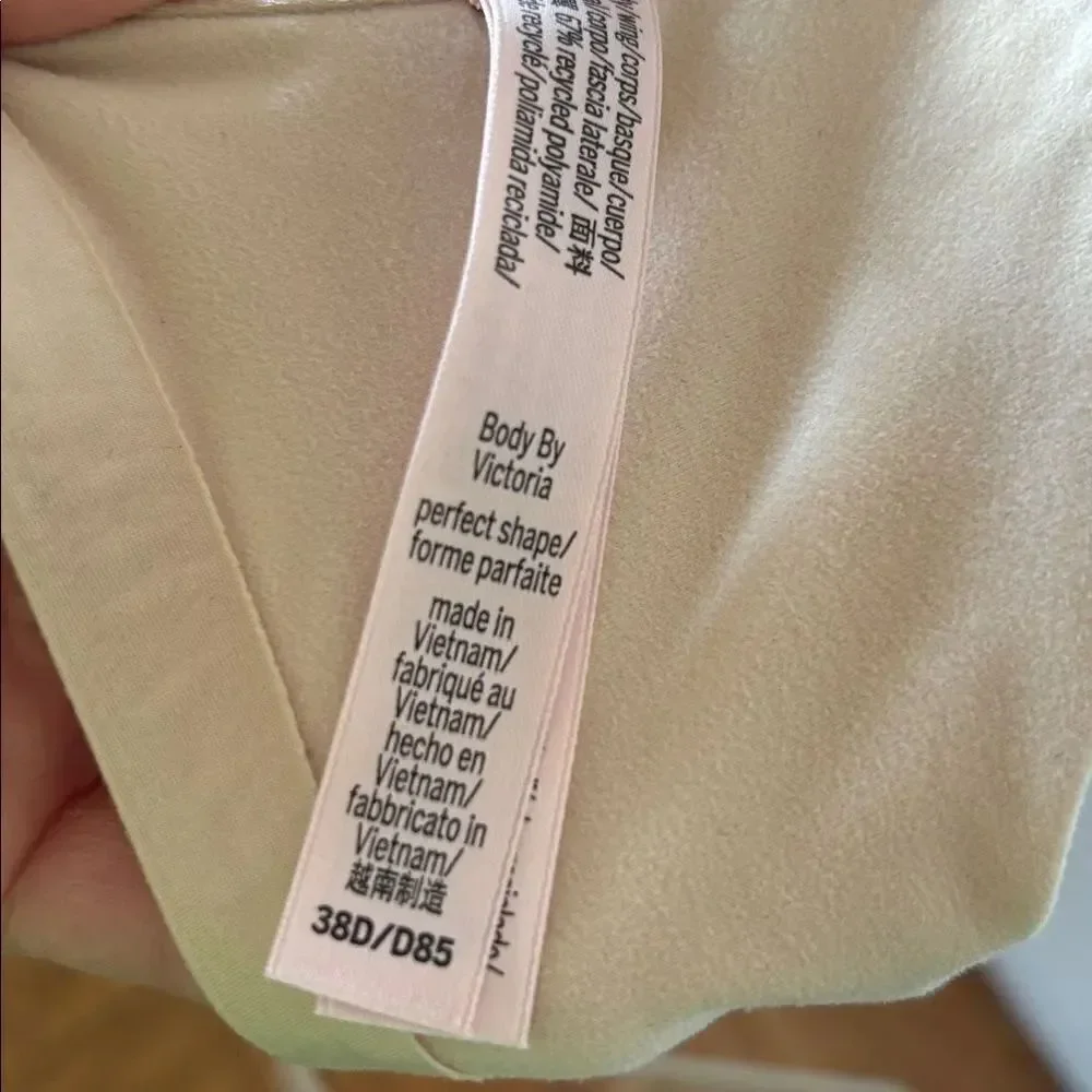 Victoria’s Secret “Body by Victoria” Perfect Shape Front Clasp Tan Bra Size 38D